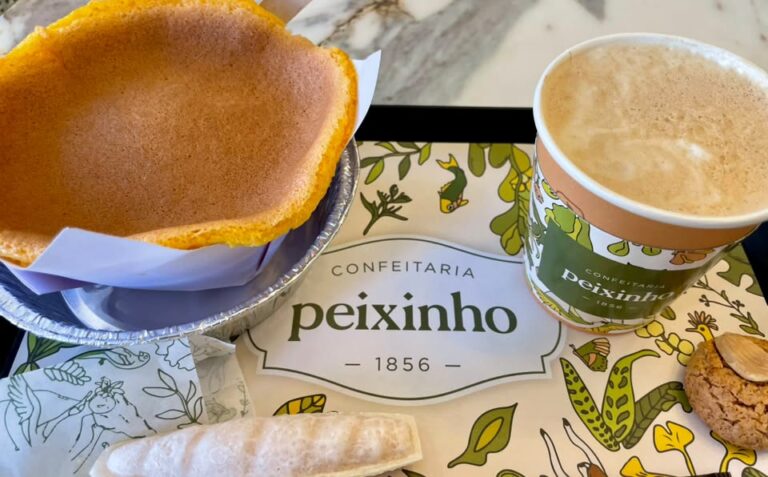 Pão de lóとカフェラテ