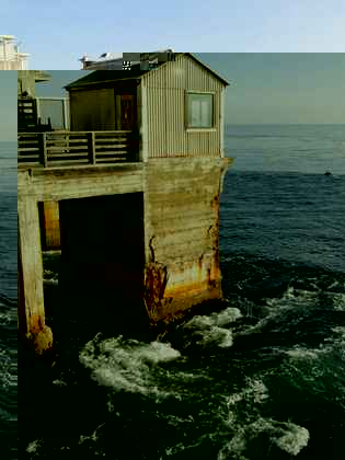 モントレーの海沿いに残る建物