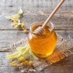 巣蜜は、巣ごと食べる蜜