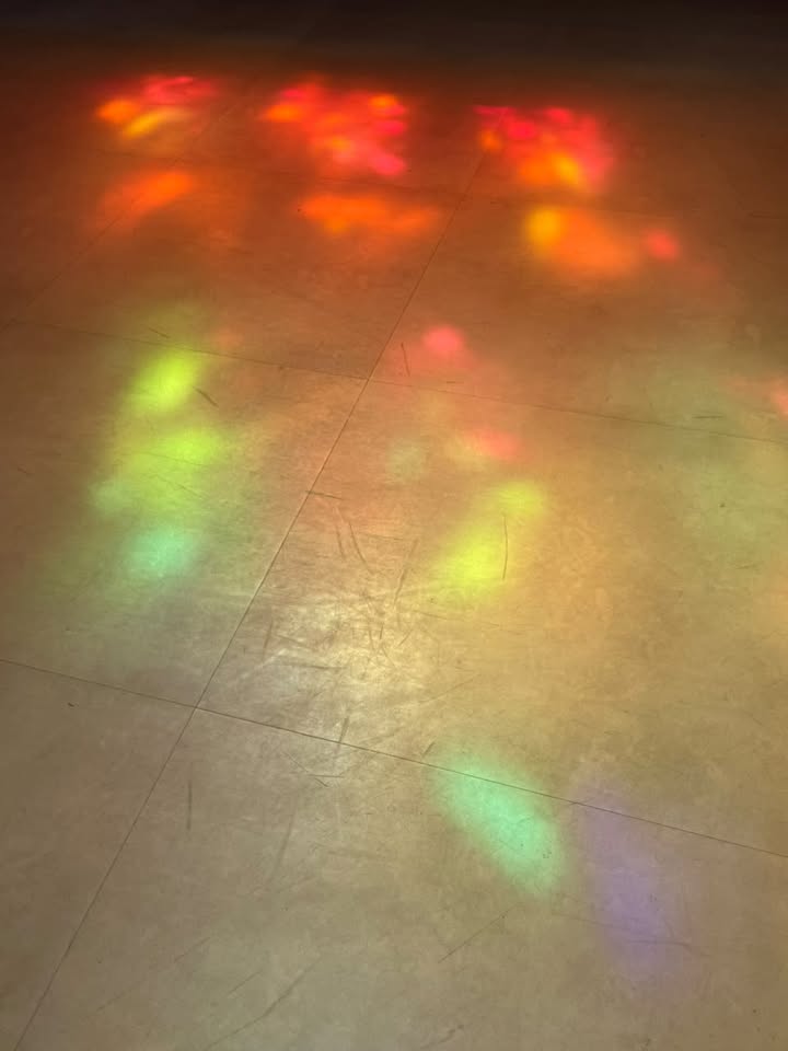 床に落ちた色
